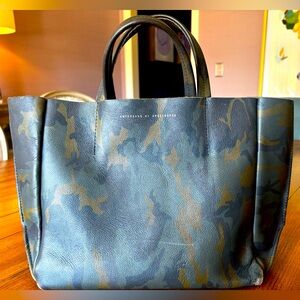 Ampersand By Apostrophe SideWays Tote/Camo